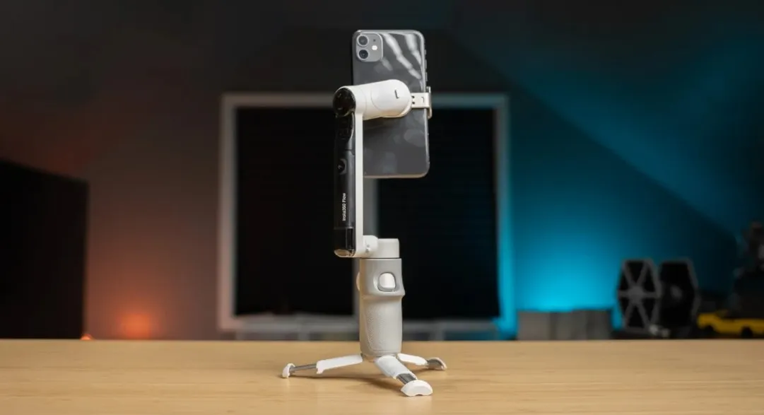 Gimbal Insta360 Flow có pin 12 giờ, sạc đầy chỉ trong 2 giờ